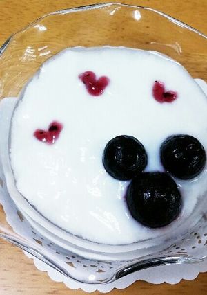 ヨーグルトにブルーベリーミッキ~*-レシピのメイン写真