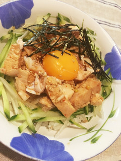 茹で鶏胸肉で!なんちゃってユッケ丼-レシピのメイン写真