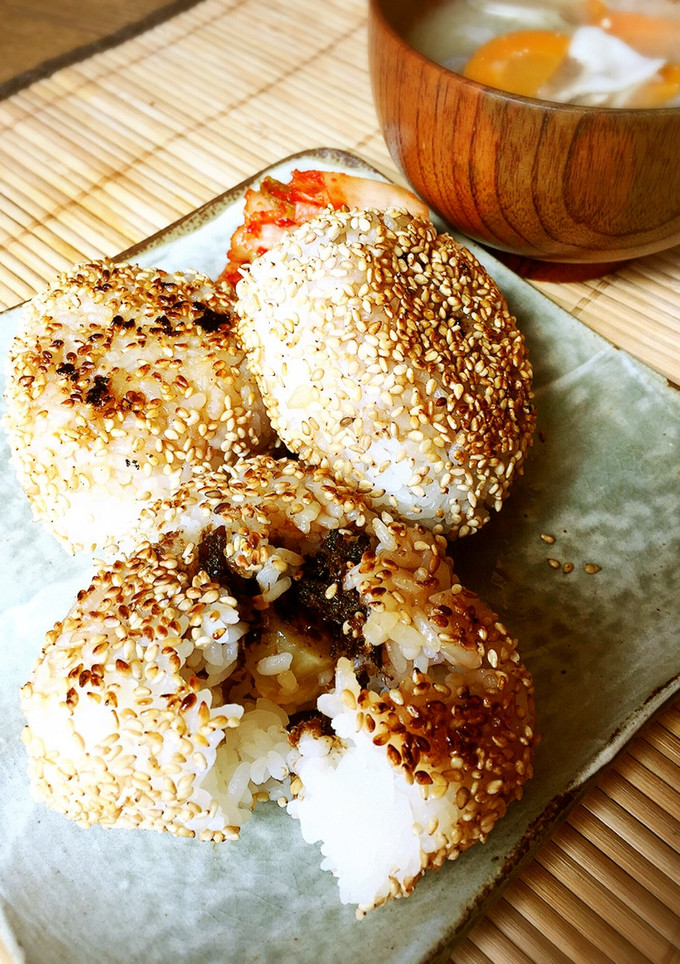 チーズと昆布のバター醤油風味焼きおにぎり-レシピのメイン写真
