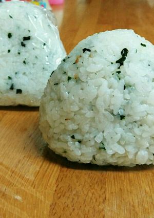 冷凍唐揚げ＆梅干しおにぎり※握り方も工夫-レシピのメイン写真