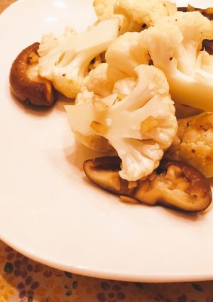 カリフラワーとしいたけのガーリック炒め-レシピのメイン写真
