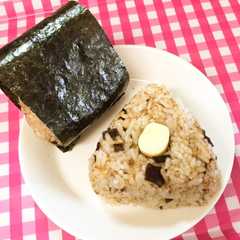 รูปของ こんぶとチーズのウマウマおにぎり♪