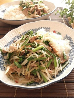 お手軽!柚子胡椒風味♪豚にらもやし丼-レシピのメイン写真