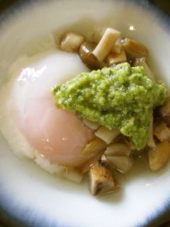 温泉卵のバジルきのこソースがけ-レシピのメイン写真