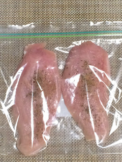 バジルとレモン汁で下味✨鶏むね肉冷凍保存-レシピのメイン写真