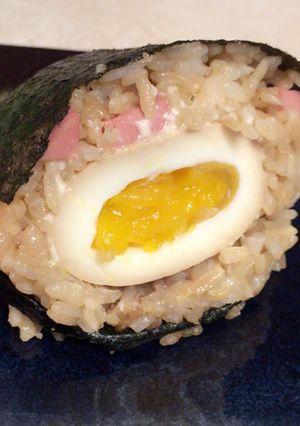 丸ごと煮玉子のチャーシューマヨおにぎり-レシピのメイン写真