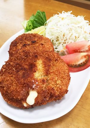 カリふわとろ〜り♡チーズイン鶏ミンチカツ-レシピのメイン写真