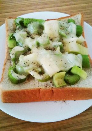 簡単！セロリとアンチョビソースパン-レシピのメイン写真
