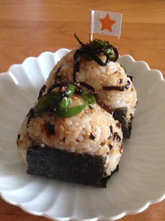 我が家の☆ピーマンよろ昆布♪おにぎり-レシピのメイン写真