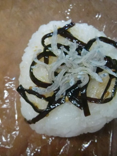 ちりめんじゃことふじっこ煮のおにぎり-レシピのメイン写真