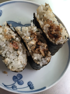 梅+よろこんぶでおにぎらず-レシピのメイン写真
