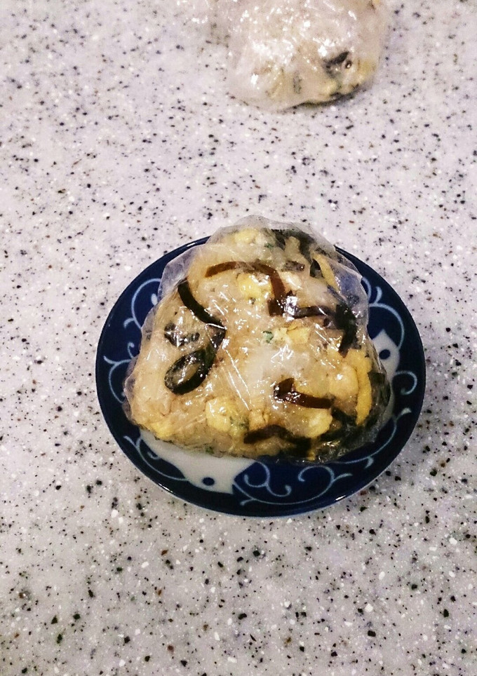 昆布と炒り卵のおにぎり-レシピのメイン写真