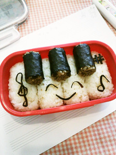 がんばったね☆鍵盤よろこんぶおにぎり-レシピのメイン写真