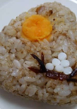 昆布佃煮＆ゆで卵だけ☆お月見おにぎり-レシピのメイン写真