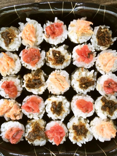 つまめるおにぎりのよろこんぶ弁当-レシピのメイン写真
