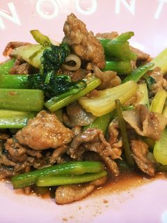 簡単!豚肉とセロリの生姜焼き-レシピのメイン写真