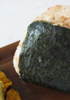 ほんのりチーズの香り♪おかかおにぎり-レシピのメイン写真