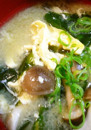 ふわふわ卵入り☆しめじとわかめの味噌汁-レシピのメイン写真
