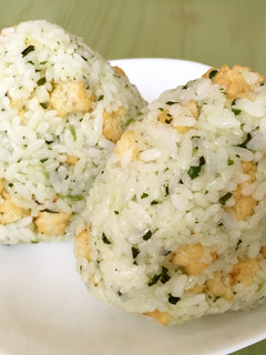☆海老ひねり揚げ 青菜 梅 おにぎり-レシピのメイン写真