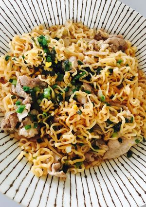 豚丼の余りで焼きチキンラーメン♪-レシピのメイン写真