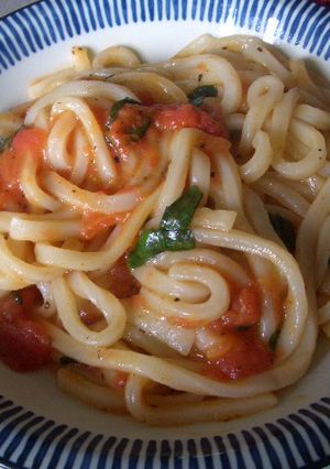 トマトとバジルのパスタ風！？うどん-レシピのメイン写真