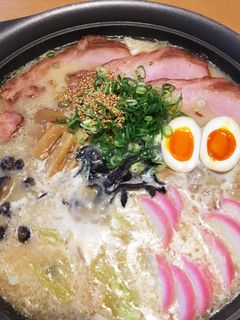 絶品!濃厚とんこつ醤油風ラーメン鍋-レシピのメイン写真