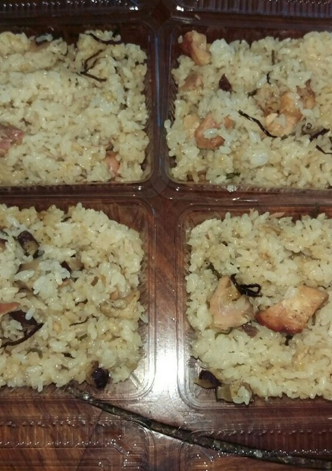 焼鳥缶と干し椎茸と塩昆布で炊き込みご飯-レシピのメイン写真