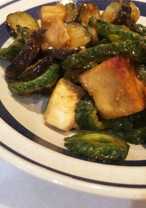 鶏胸肉とゴーヤのカレー炒め-レシピのメイン写真
