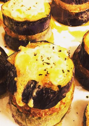 ナスのハンバーグ挟み〜バジルチーズ掛け〜-レシピのメイン写真