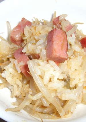 もやしとサラミの炊き込みご飯♪-レシピのメイン写真