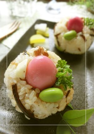 桃色卵on枝豆＊胡桃＊よろこんぶおにぎり-レシピのメイン写真