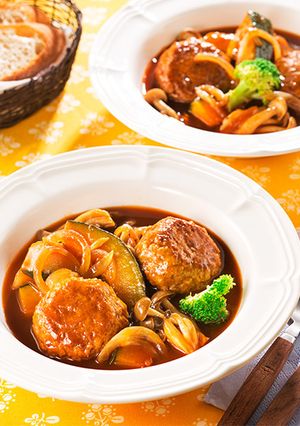 肉厚ハンバーグと根菜の洋風煮込み-レシピのメイン写真