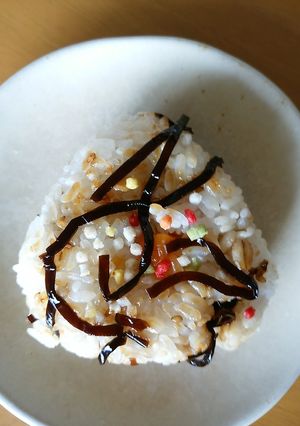 こんぶとあられのチーズおにぎり-レシピのメイン写真