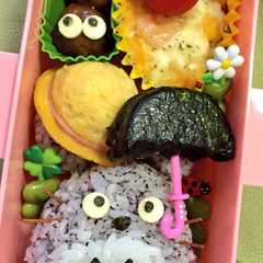 รูปของ トトロ弁当に！めいちゃんの帽子&傘
