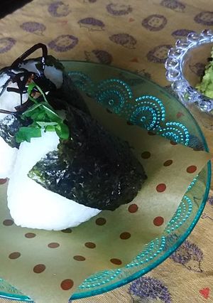 頑張れ☆昆布アボカドおにぎり-レシピのメイン写真