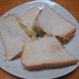 冷凍の唐揚げと生ハムのサンドイッチ