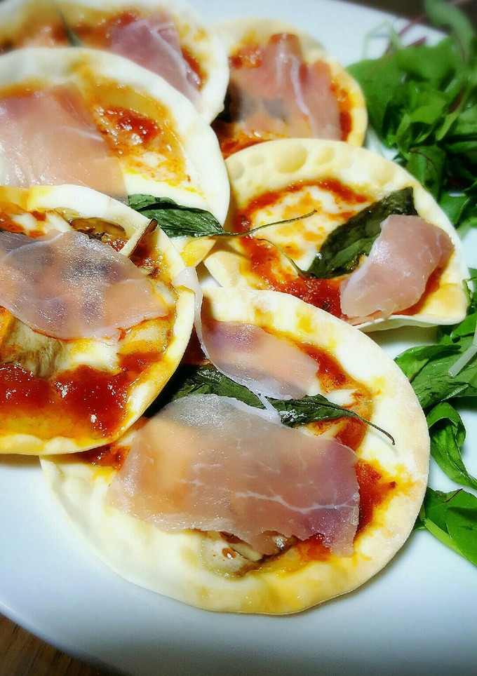 餃子の皮で簡単マルゲリータ-レシピのメイン写真