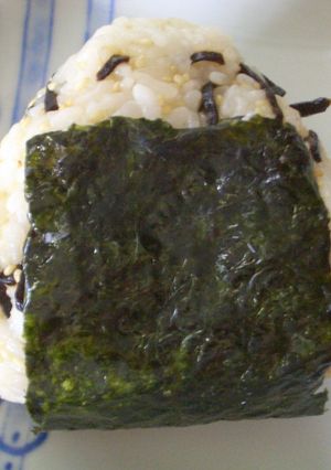 ごま塩こんぶおにぎり-レシピのメイン写真