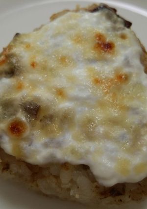 昆布佃煮deチーズ&ヨーグルト焼おにぎり-レシピのメイン写真
