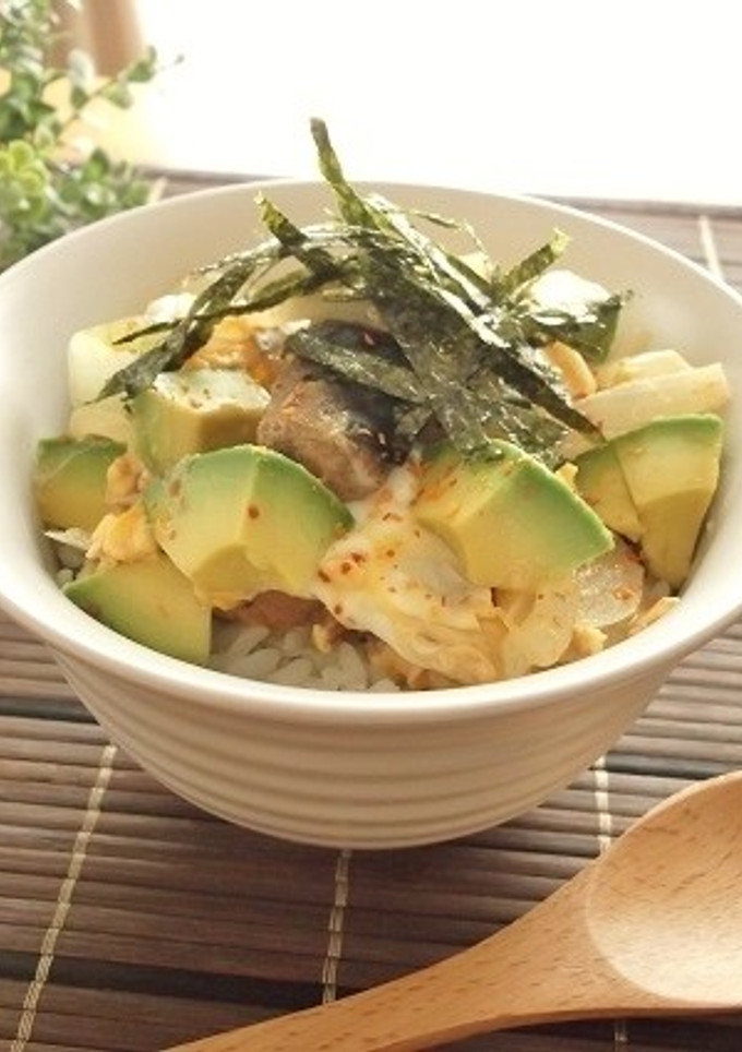 鯖缶とアボカドの卵とじ丼-レシピのメイン写真