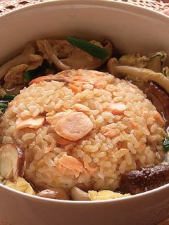 炊き込み生秋鮭炒飯のきのこスープがけ-レシピのメイン写真