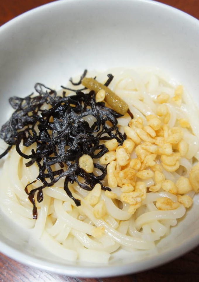 釜揚げうどん、塩昆布・あげ玉和え-レシピのメイン写真