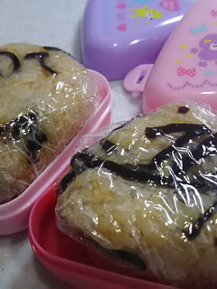 ふじっこ煮たっぷり混ぜ込みおにぎり-レシピのメイン写真