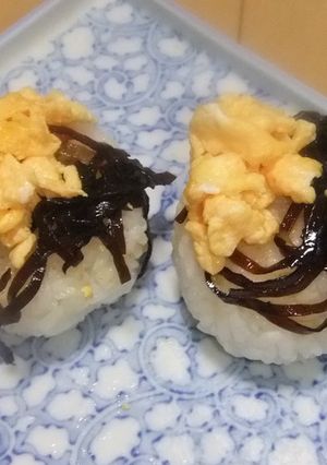 いり卵よろこんぶの縁起結び♡おにぎり-レシピのメイン写真