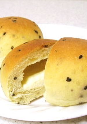 ゴマンベールクリームパン-レシピのメイン写真