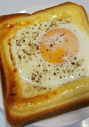 シンプルな目玉焼きぱん-レシピのメイン写真