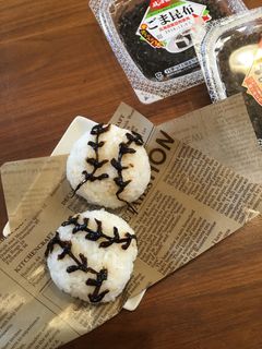 昆布と佃煮で野球おにぎり-レシピのメイン写真