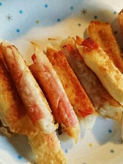 餃子の皮で☆チーズとカニカマの包み揚げ-レシピのメイン写真