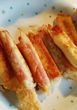 餃子の皮で☆チーズとカニカマの包み揚げ-レシピのメイン写真