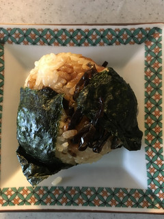 ふじっこ煮でチーズおにぎり-レシピのメイン写真